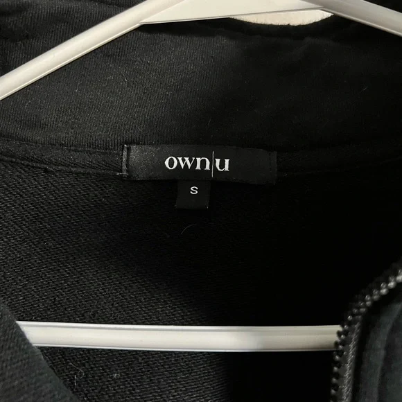 Ownu crop v-neck zip up black hoodie - Picture 2 of 3
